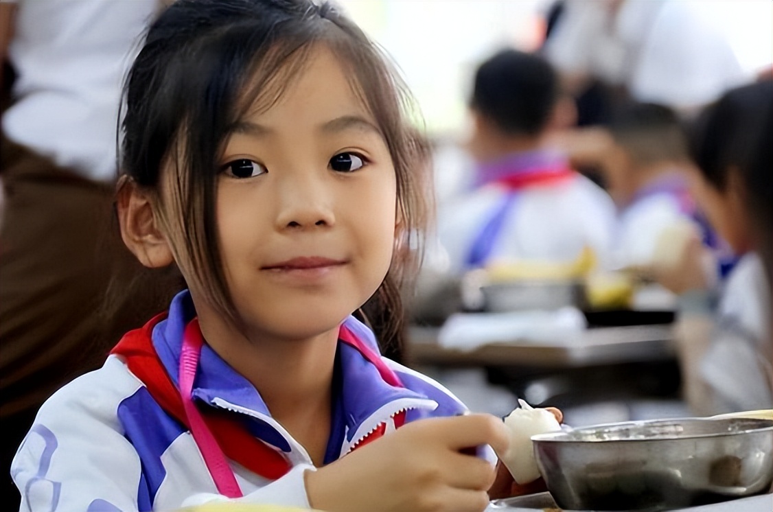 家长糊弄式早餐,小学生敷衍式早餐