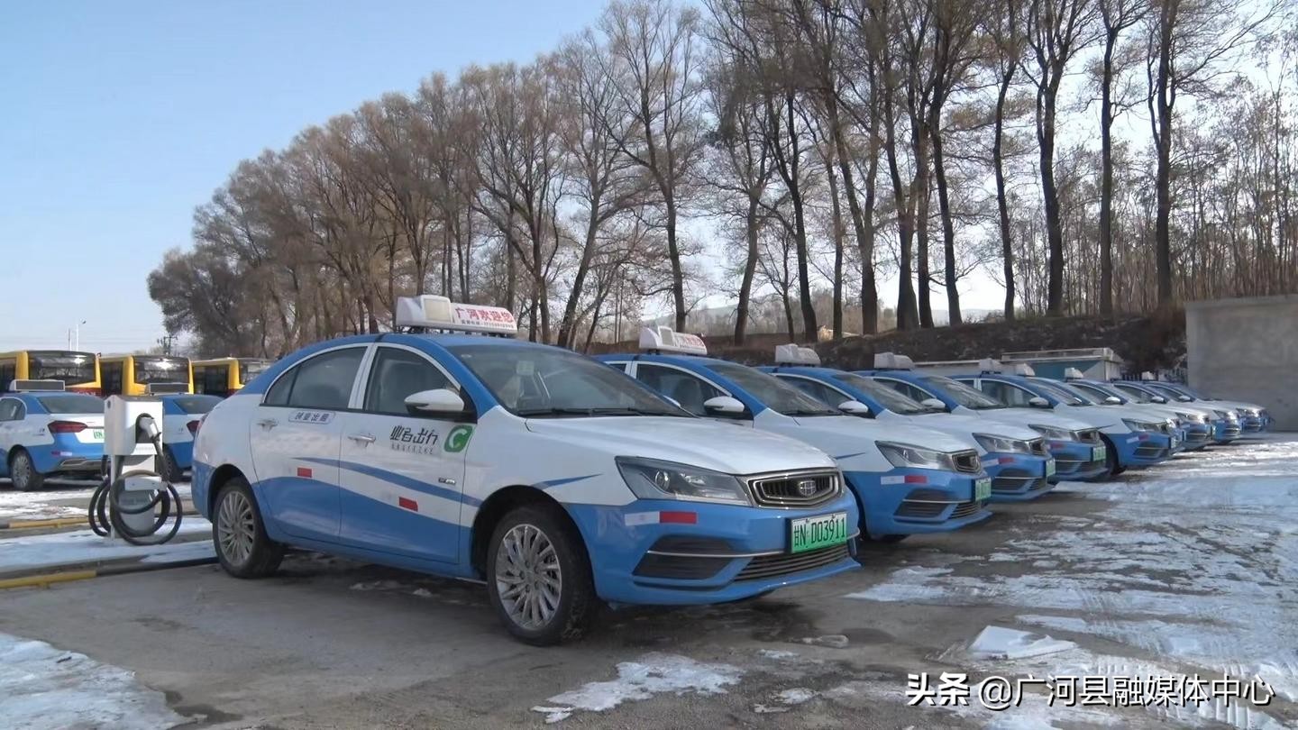 广河县首名“黑车”司机弃“黑”转行开上正规出租车