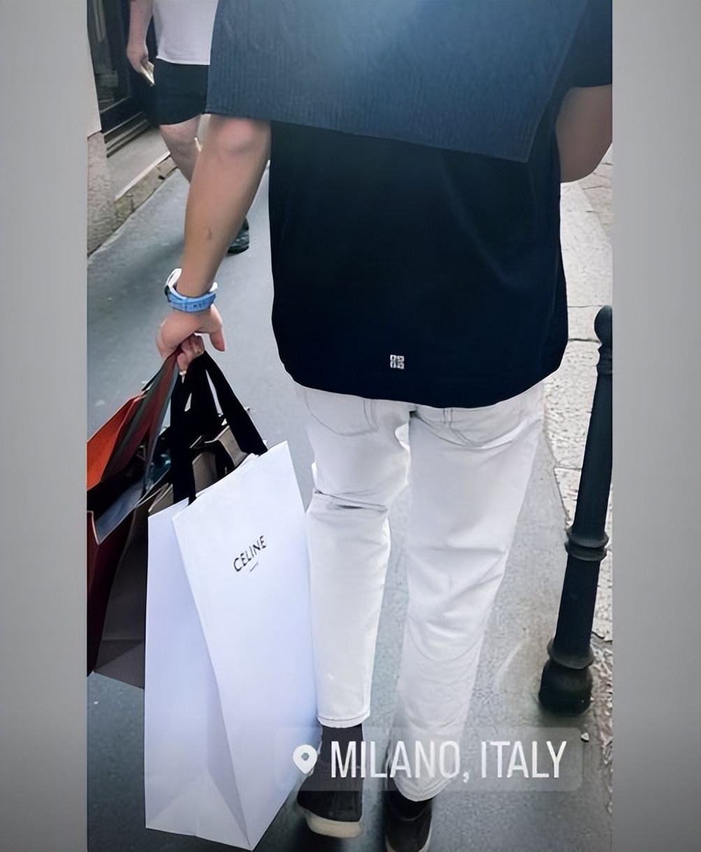 李嫣和男同学照片,李嫣和闺蜜一起逛街