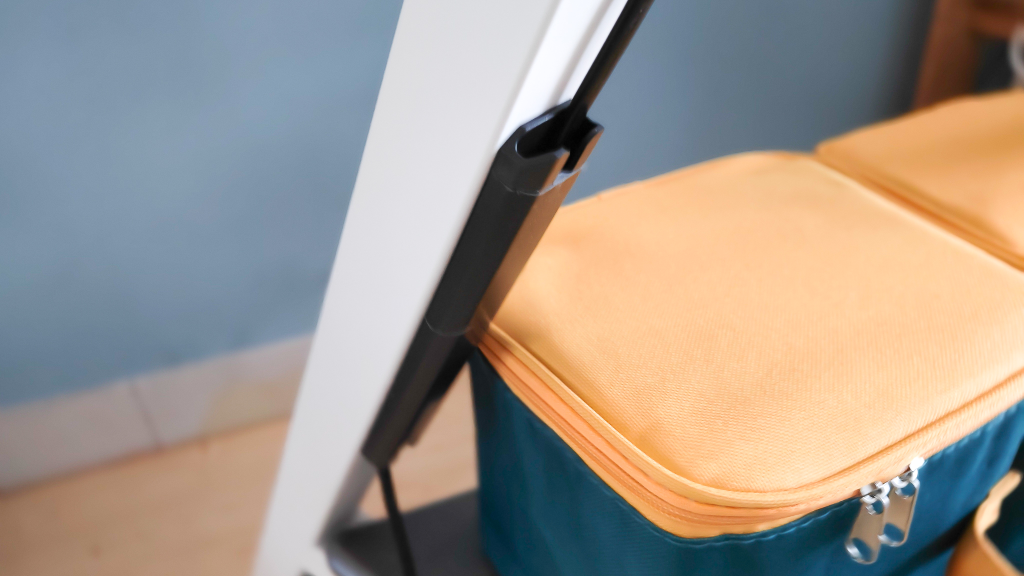 还在纠结电视用壁挂还是电视柜？有第三种方法！从此处处是C位