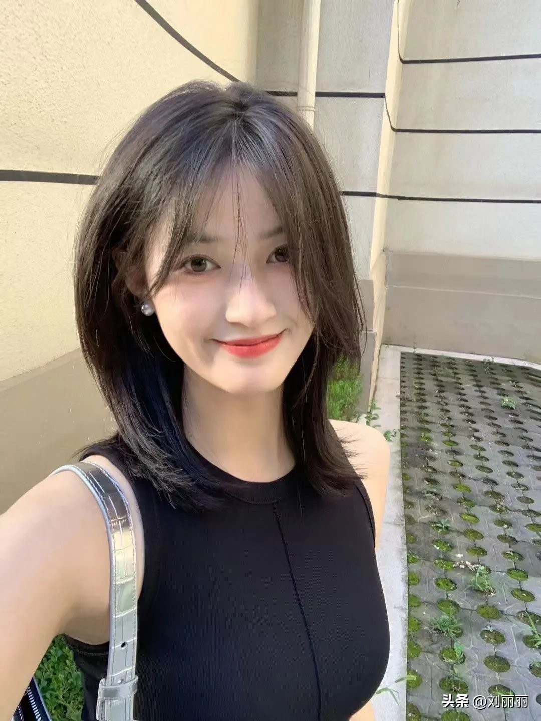 减龄高马尾头顶蓬松时尚发型扎法,40岁减龄发型短发时尚