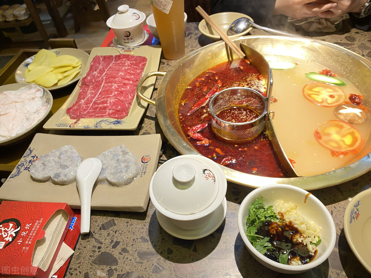 皮肤老是出油用什么药膏好,皮肤特别爱出油怎么办啊