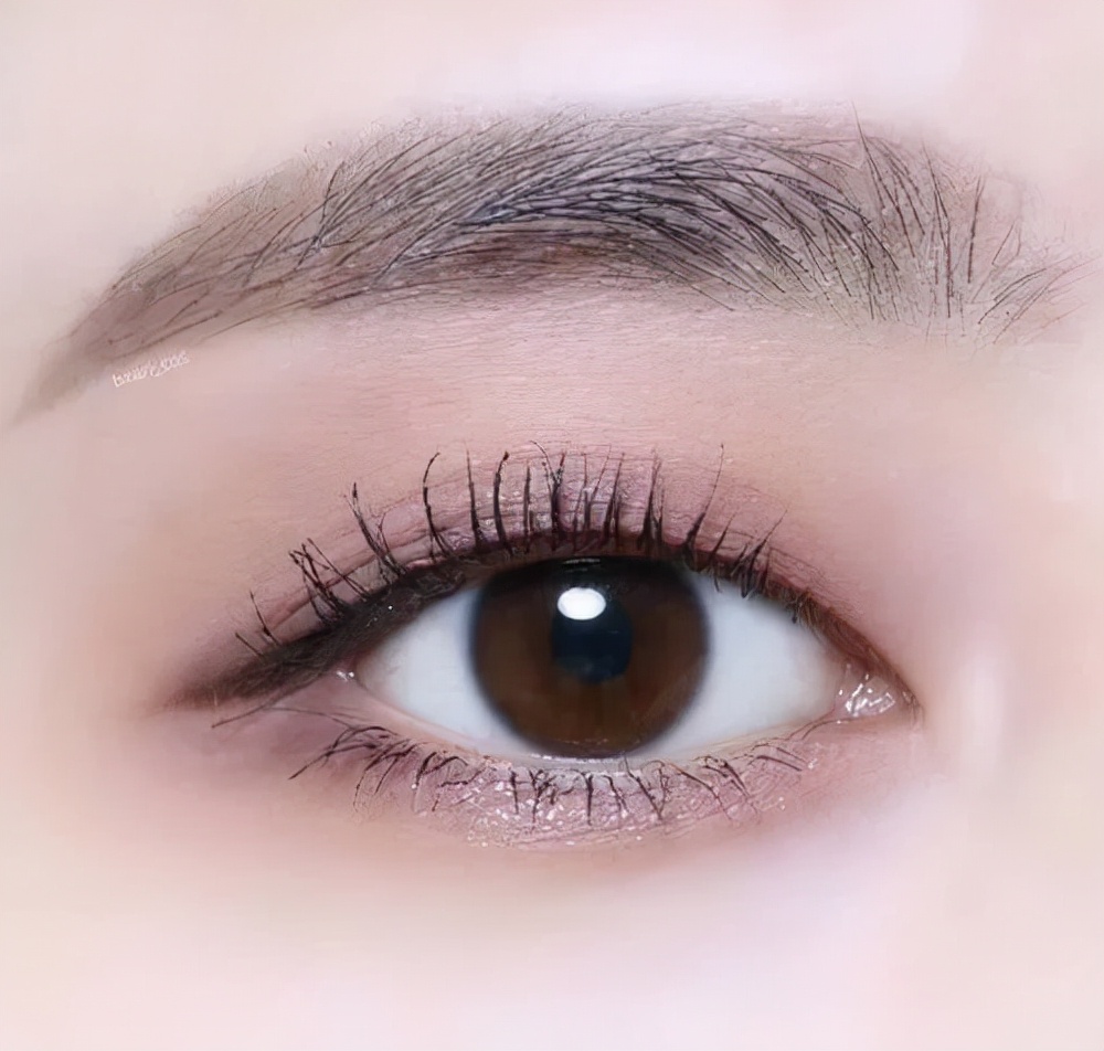 怎么分辨肿眼泡和内双眼皮,新手化妆单眼皮肿眼泡和谁学