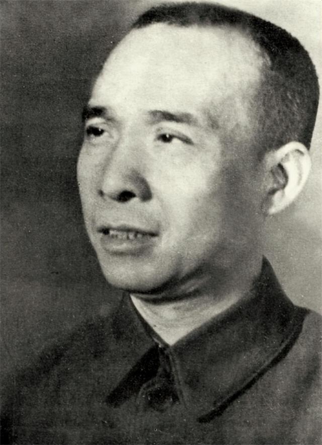 1935年大渡河边，一老秀才深夜见毛*东泽**，留下一句话救了两万红军