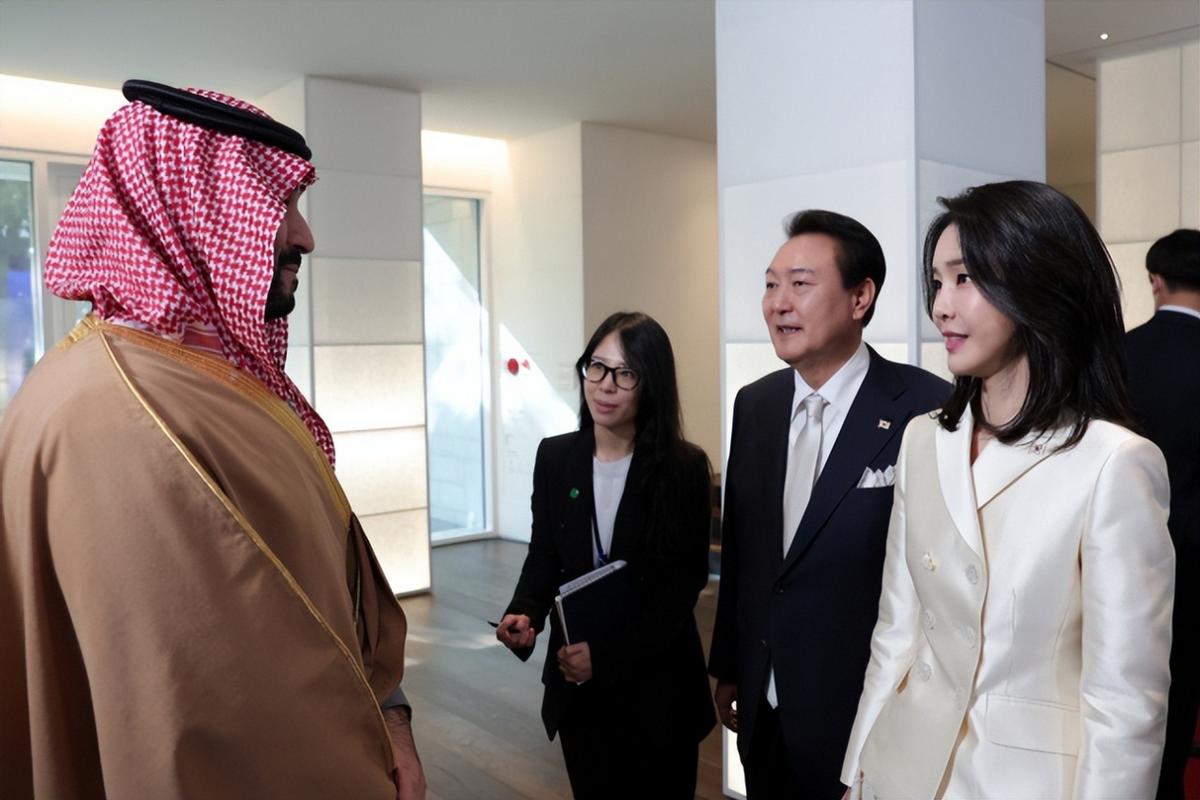 韩国第一夫人的时尚风格,韩国第一美夫人的红衣服