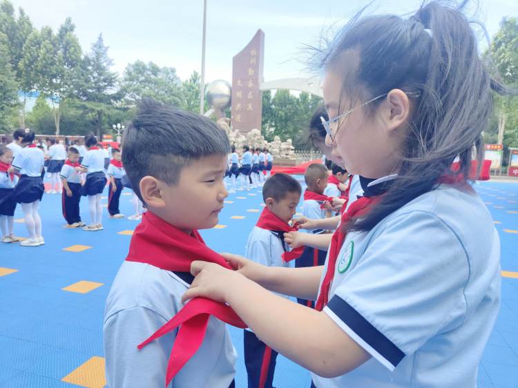 “学习二十大争做好队员”主题队日活动——垣曲县城西小学2023年一年级第一批少先队员入队仪式