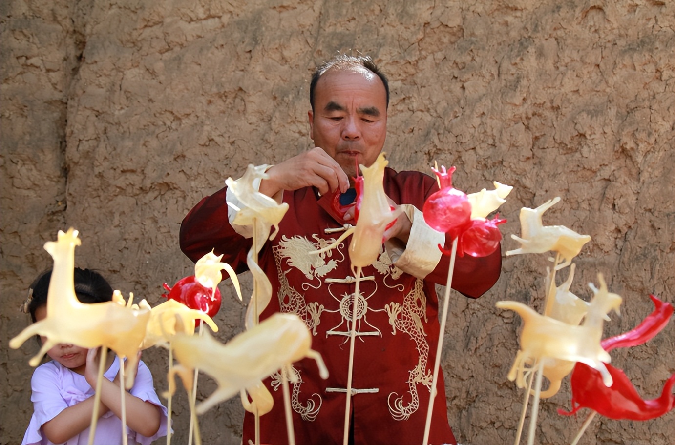 民间艺术吹糖人的发明者 (吹糖人是中国民间传统艺术吗)