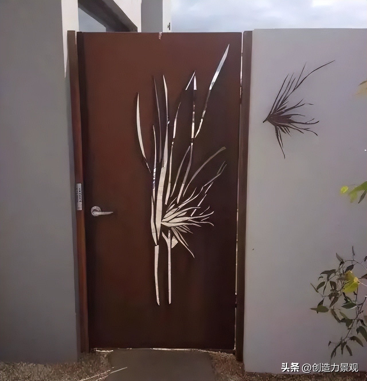 越“锈”越惹人爱的耐候钢，在庭院造景中也被广泛应用着