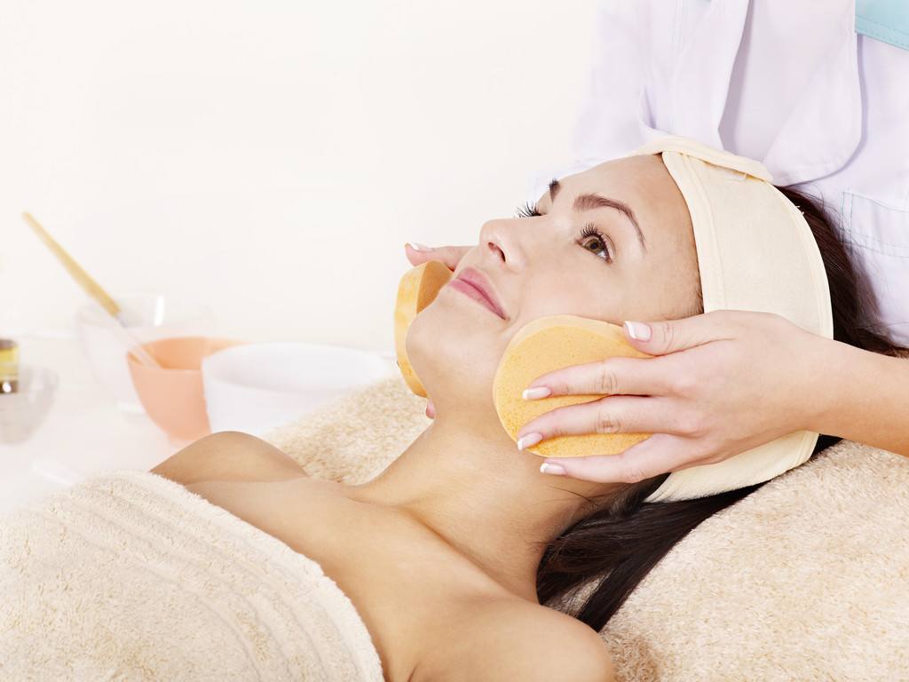 脸上生疮怎么护肤,脸上生疮的最佳治疗方法