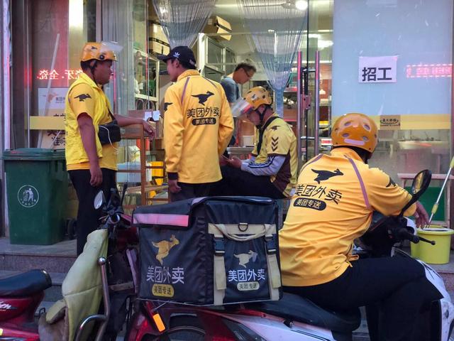 现在工厂招工现状最新,现在厂里招工为何不招40岁以上的