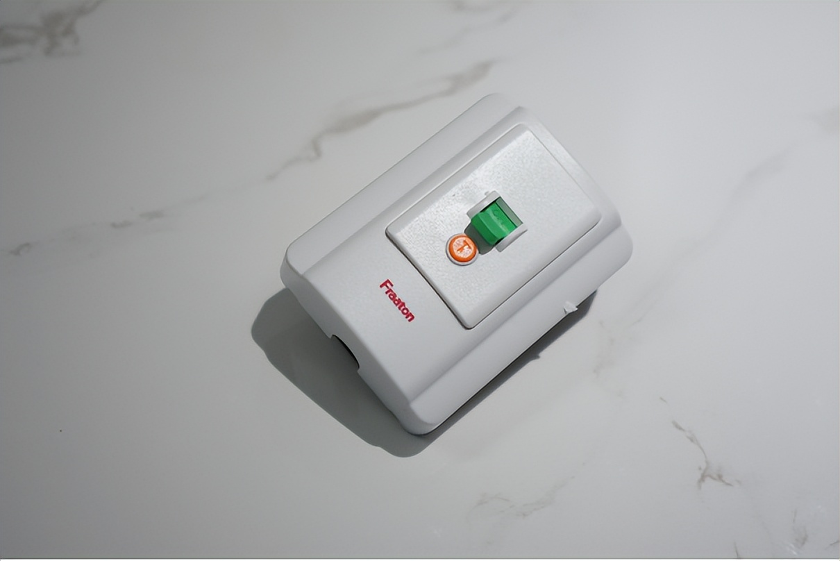 奥特朗x7-dk55b即热式电热水器,奥特朗otlan即热式电热水器