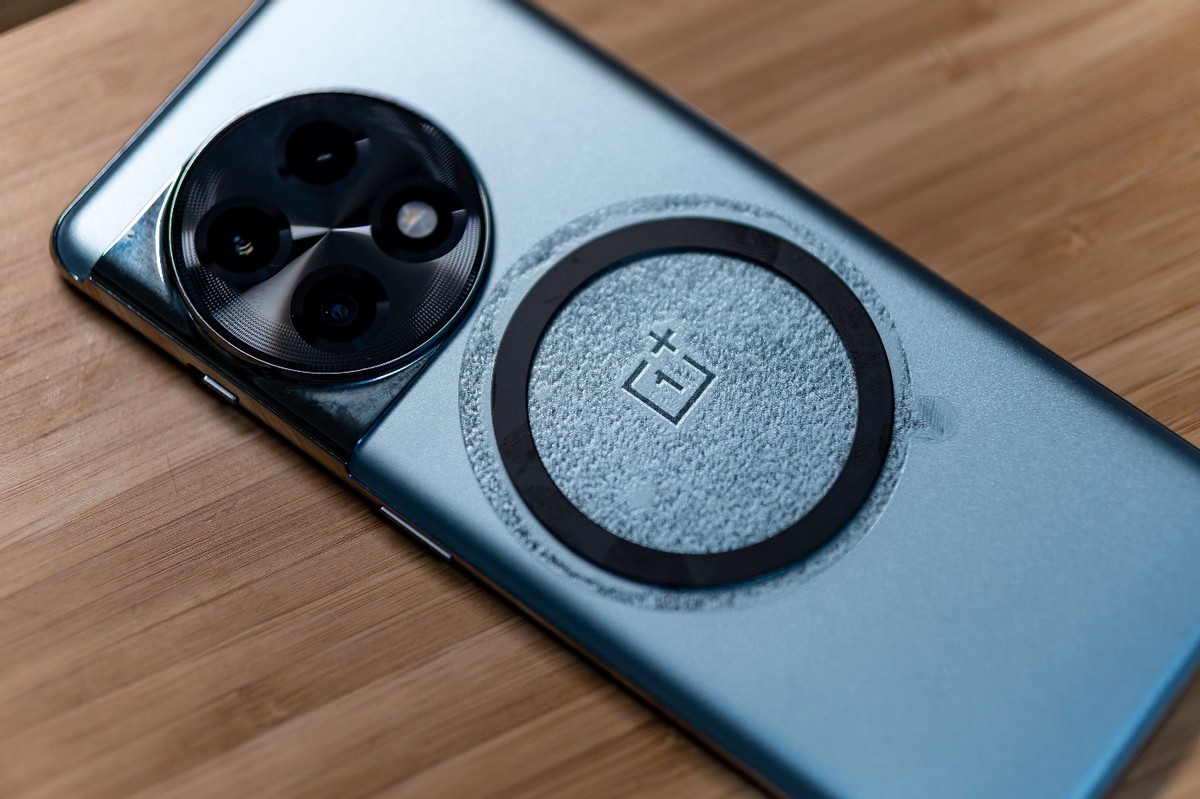 momax支架怎么样,车载磁吸手机支架最新款无线充电