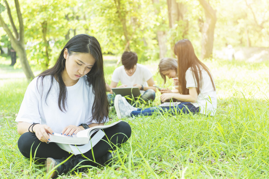 户外活动对近视有缓解功能吗,夏天近视防控户外时间