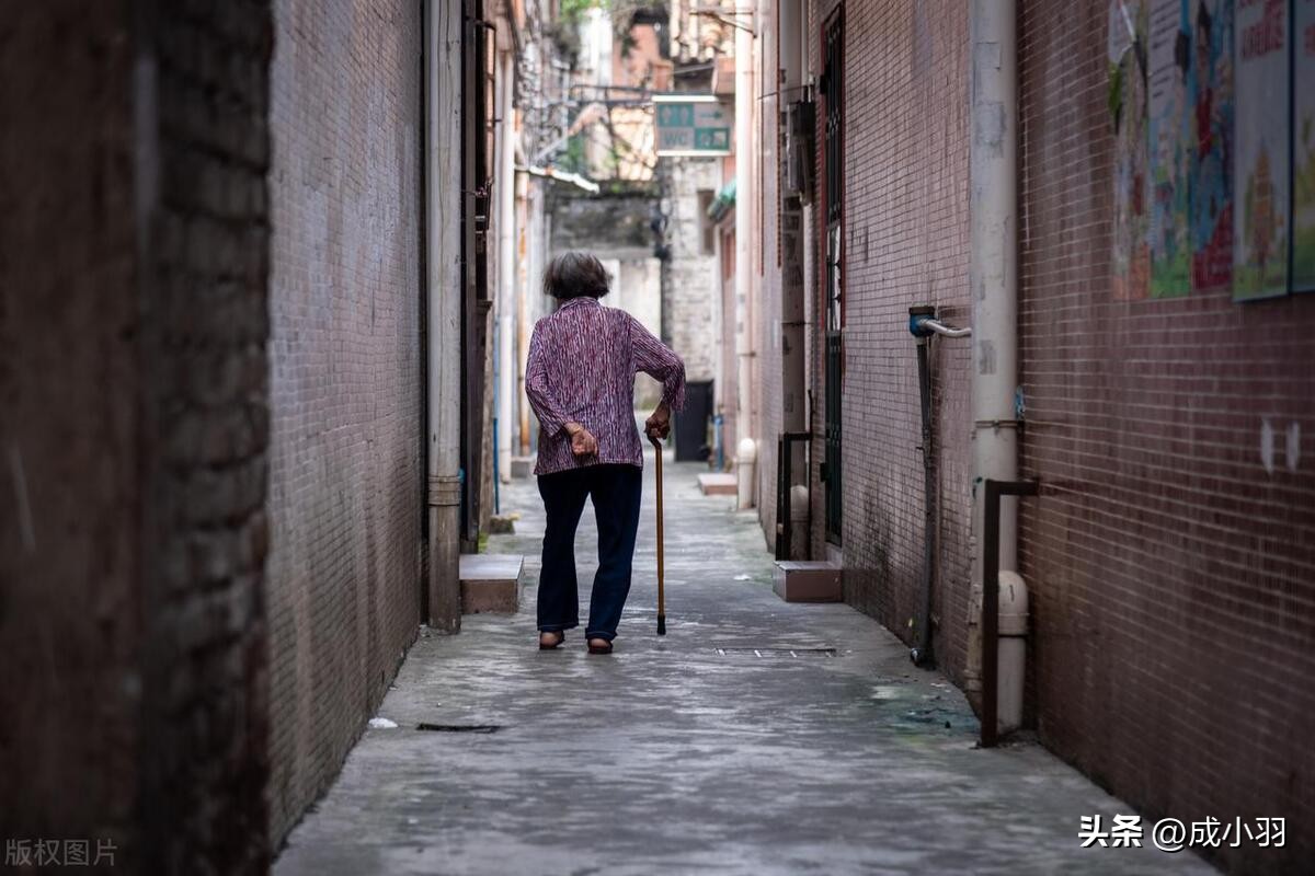 小时候母亲的谩骂对女儿的影响,父母对我总是恶语相加