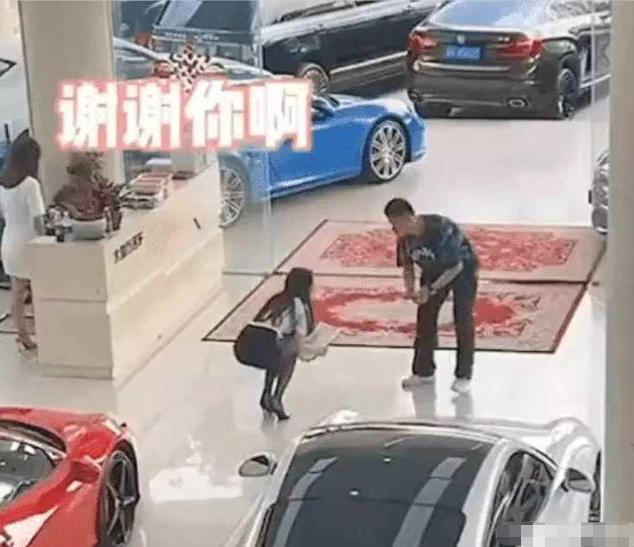 保时捷女销售演技精湛，4S店老板亲自吐槽：车卖出去了，人却没了