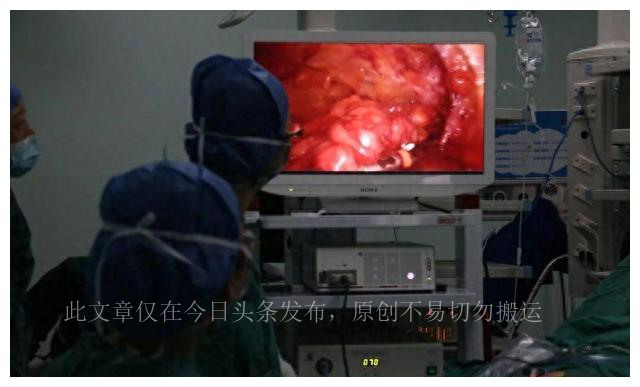 21岁大学生确诊“外阴癌”，后悔痛哭：都怪自己太无知，不懂爱惜