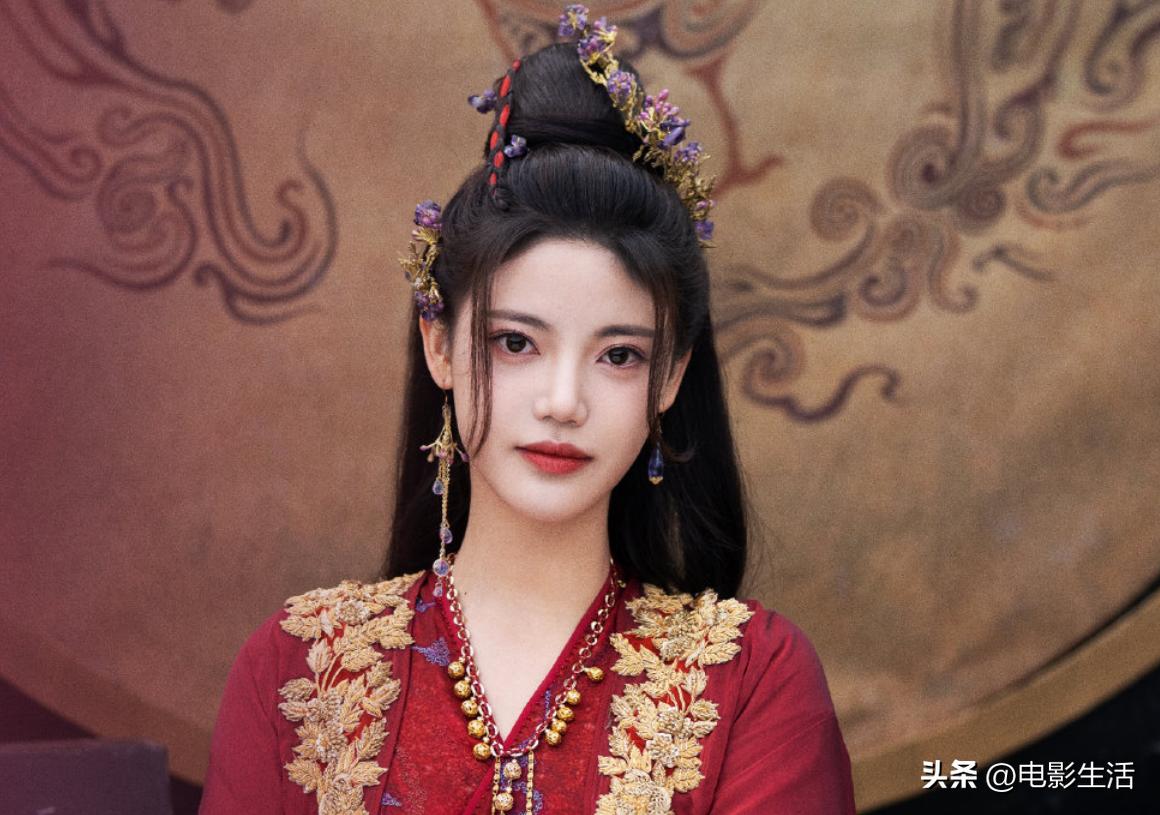 长月烬明中陈都灵演的三个角色,长月烬明陈都灵和孙珍妮同框