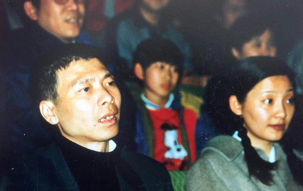 冯小刚目前的现状,冯小刚从美工到大师的辛酸奋斗史