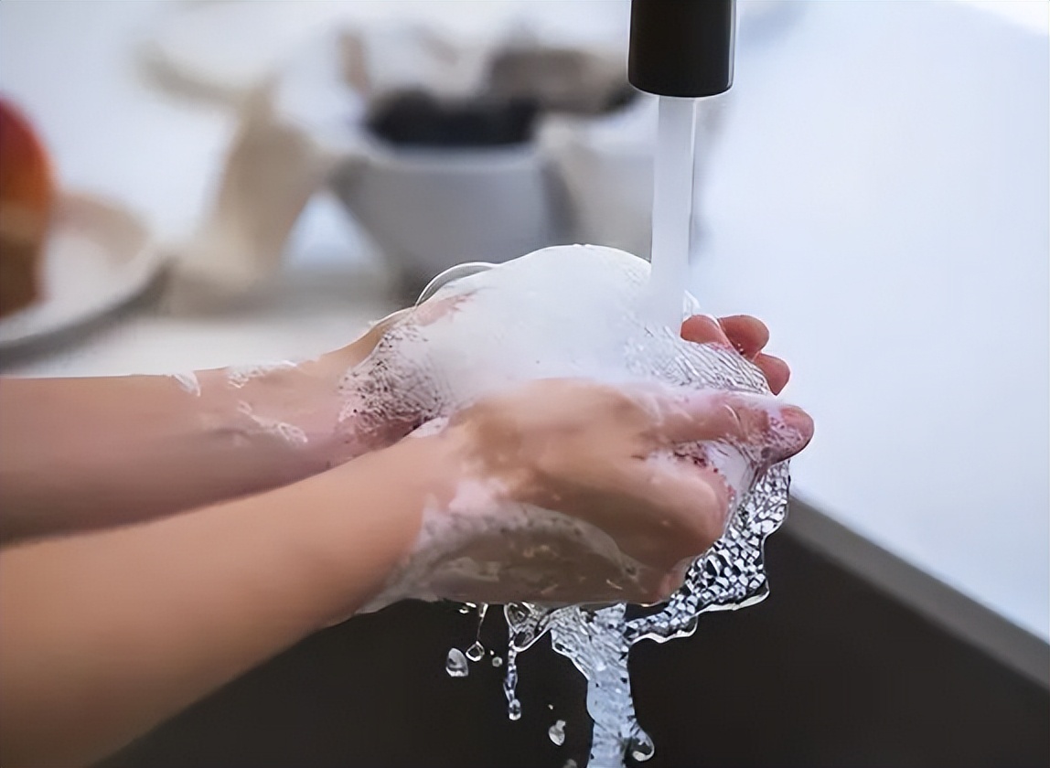 女子下身检查疼痛难忍,女性突然腹痛查出盆腔出血