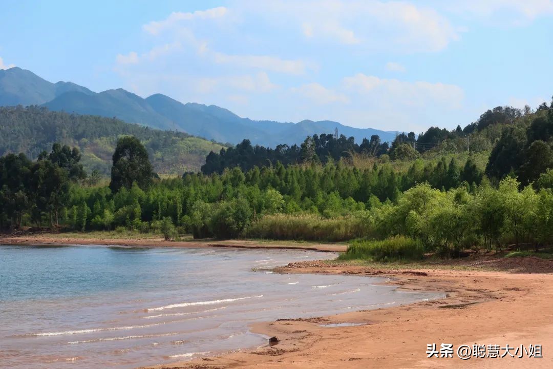 昆明旁边的小城，有山有湖好舒服