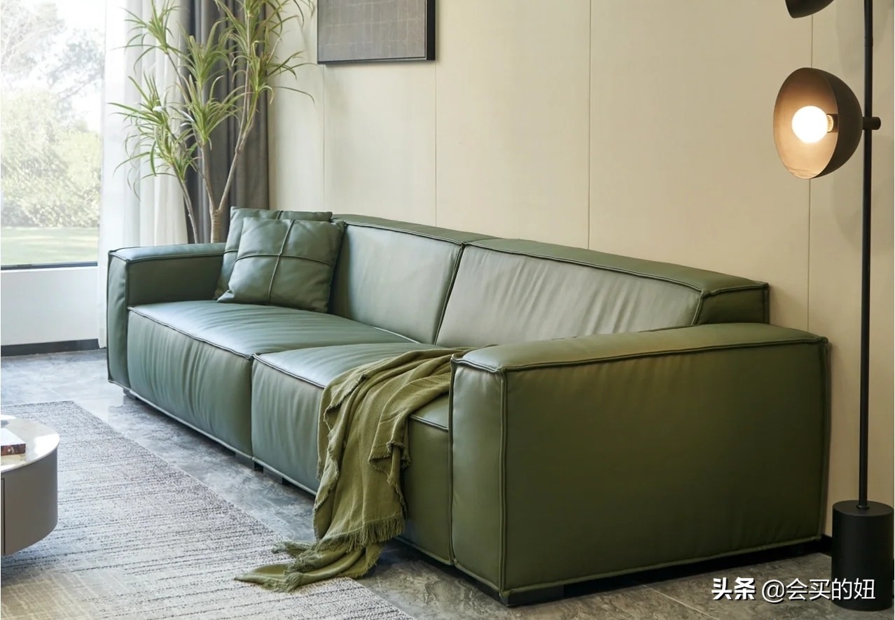 黑白灰现代简约风格客厅沙发颜色,墙漆是蓝色选什么颜色的皮质沙发