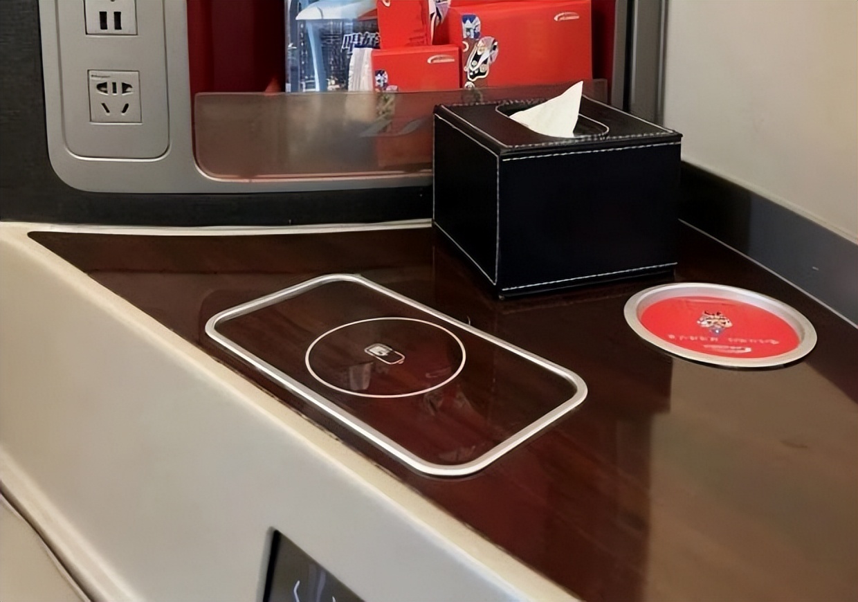 在火车上手机没电了哪里可以充电,火车上手机没电了硬座可以去哪充