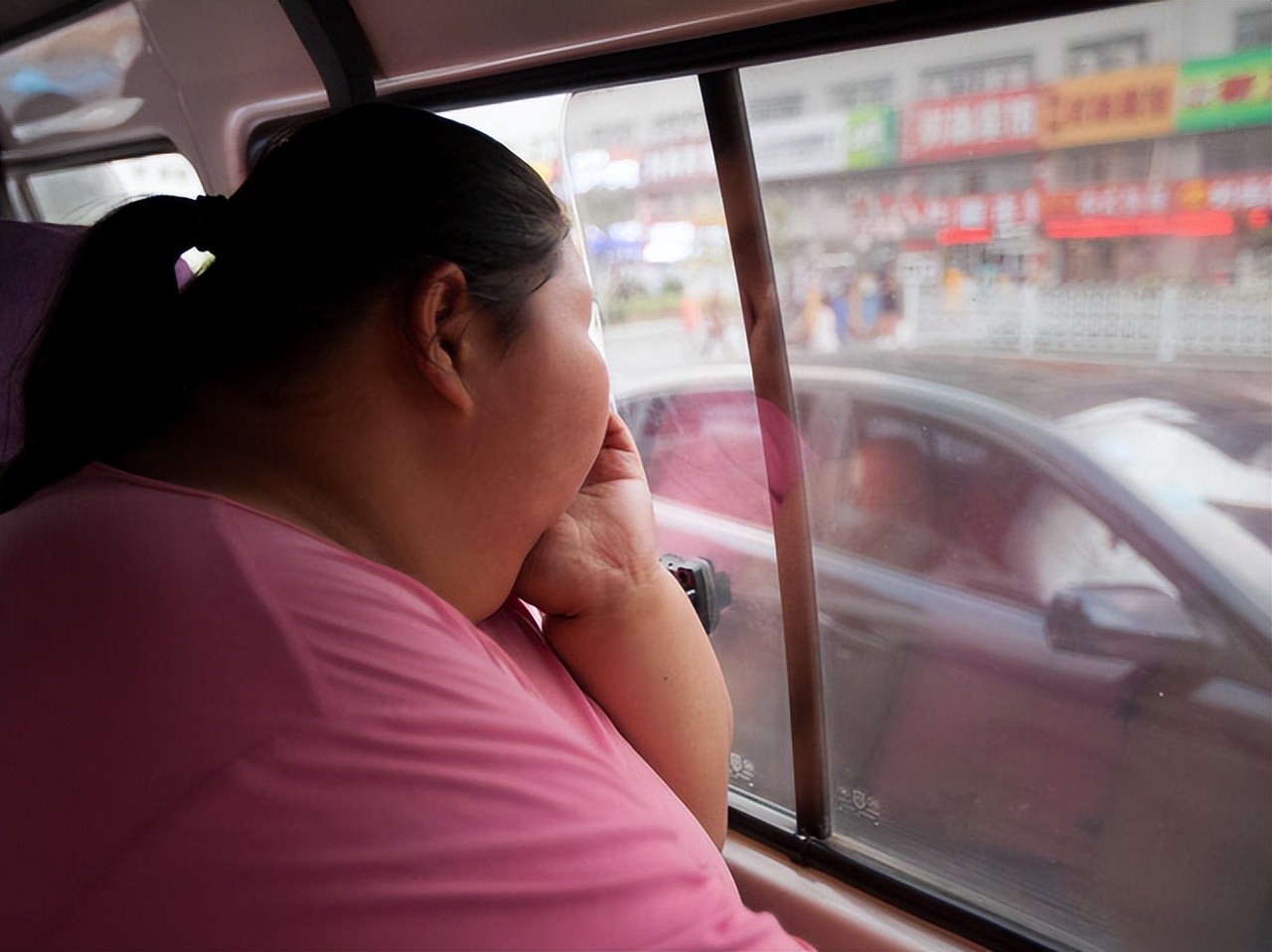 山东姑娘体重接近200斤，曾产生轻生念头，现靠身材挣钱每天3000