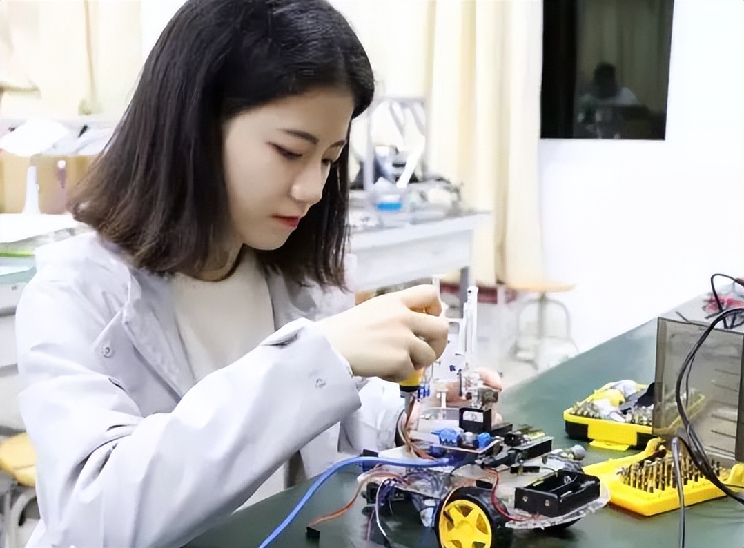 薪资待遇高且容易学的专业排名,未来就业工资收入比较高的专业