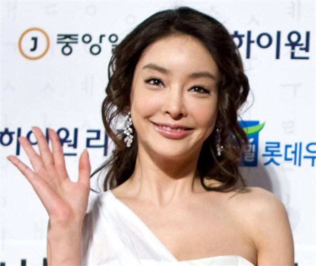 韩星张紫妍：被迫陪睡超100次后自杀，涉事财阀叫嚣：谁敢判我？