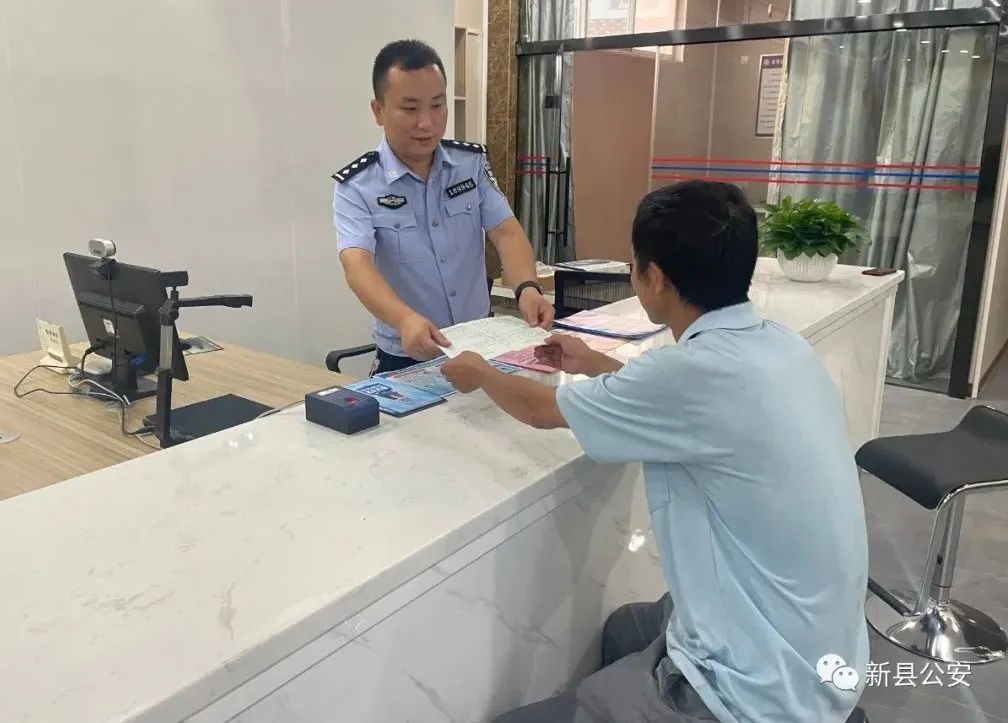 节日我在岗▎陈店派出所户籍窗口进驻乡镇便民服务大厅，打通服务群众“最后一公里”