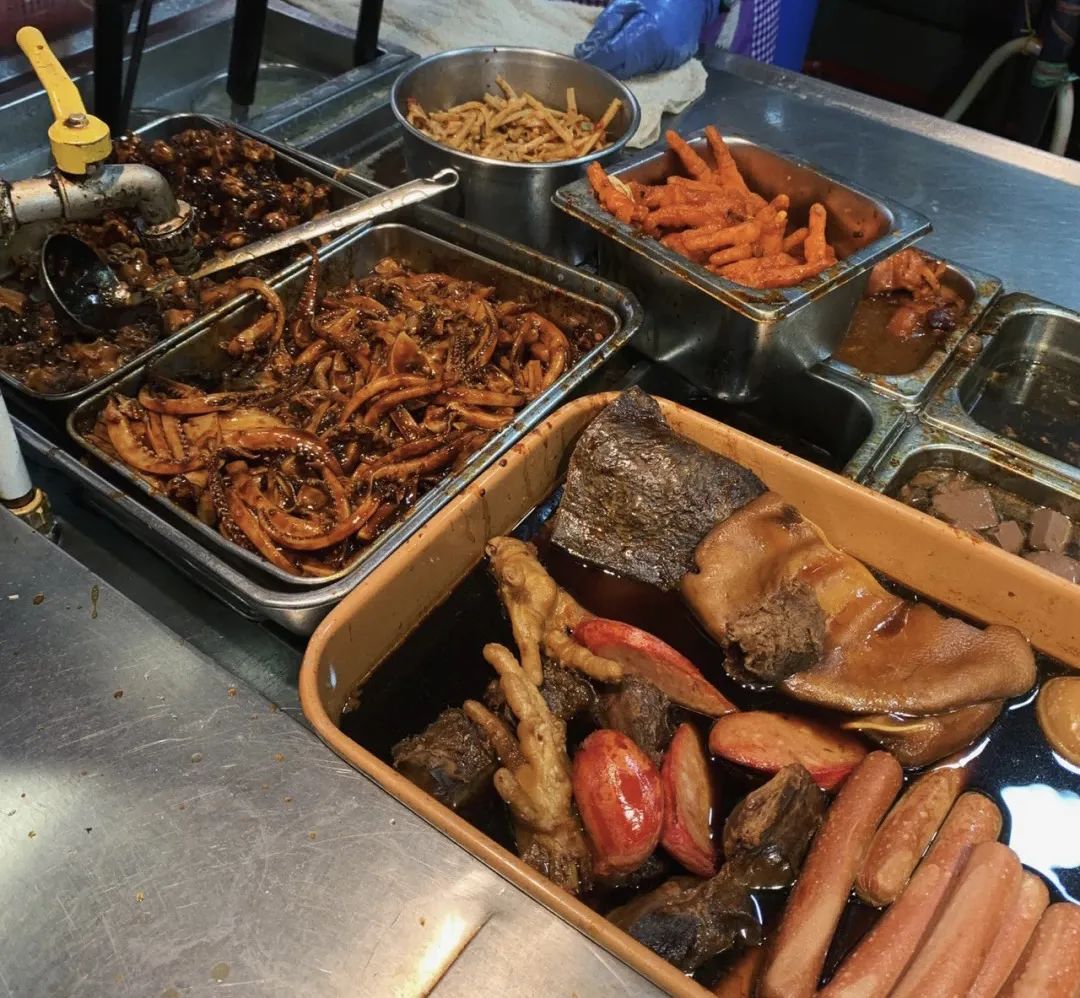 想食Law霸手上个件蛋挞-香港深水埗美食