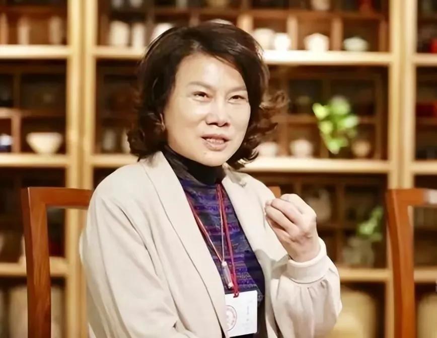 董明珠多少岁丧夫,董明珠30岁丧夫