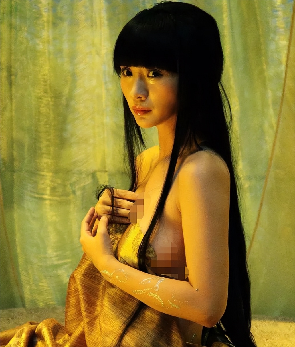 柳岩水蜜桃西装,柳岩水蜜桃礼服