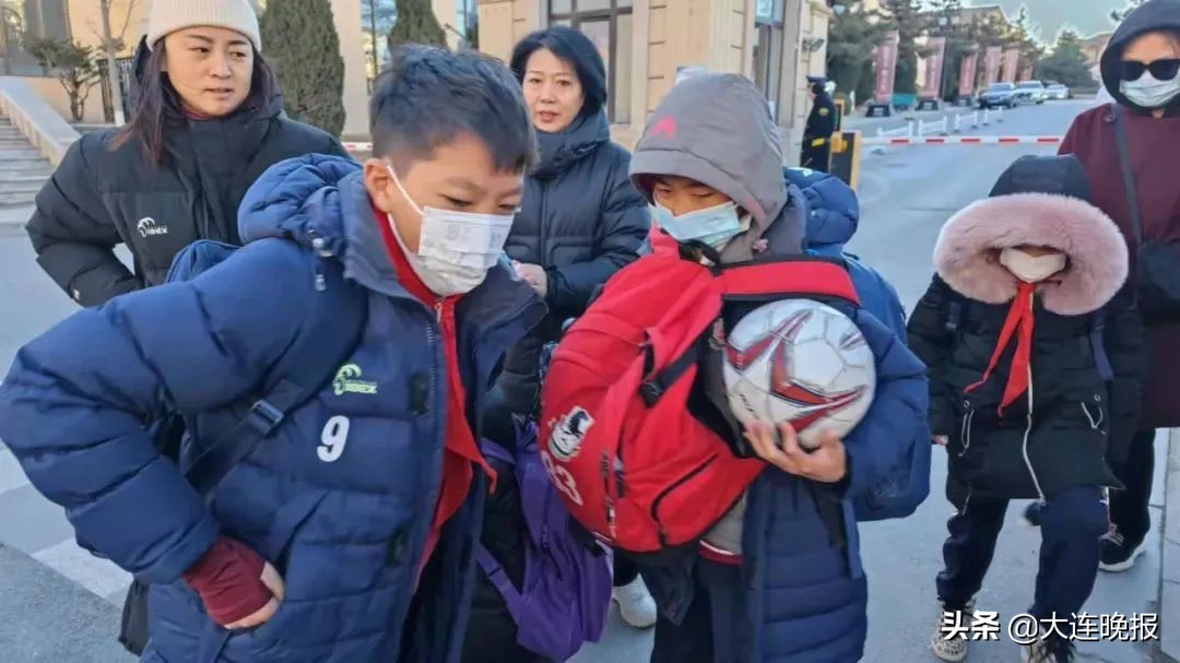 太阳当空照花儿对我笑儿童歌曲,太阳当空照花儿对我笑