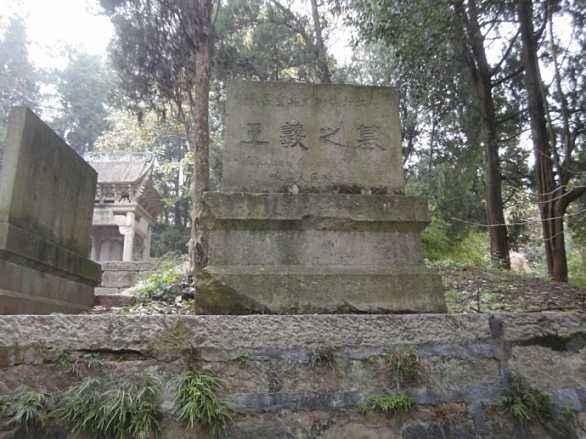 八十年代修铁路发现的大墓,被盗过的老百姓墓图片