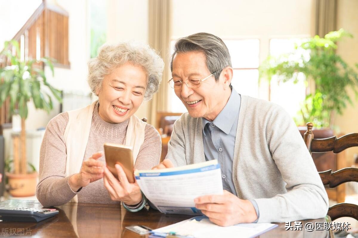 老年人每天躺着能长寿？休息和运动，到底哪个能长命？