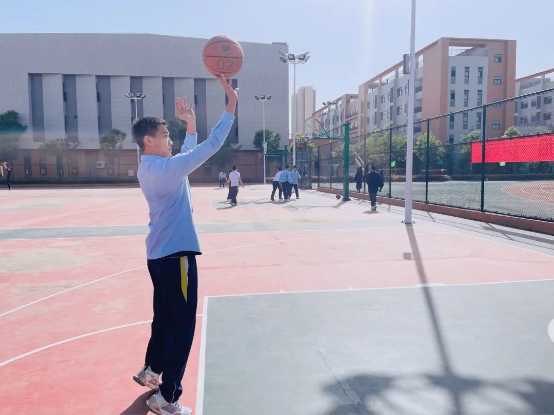 创新共享运动模式，西安市经开第三中学共享篮球、足球上线