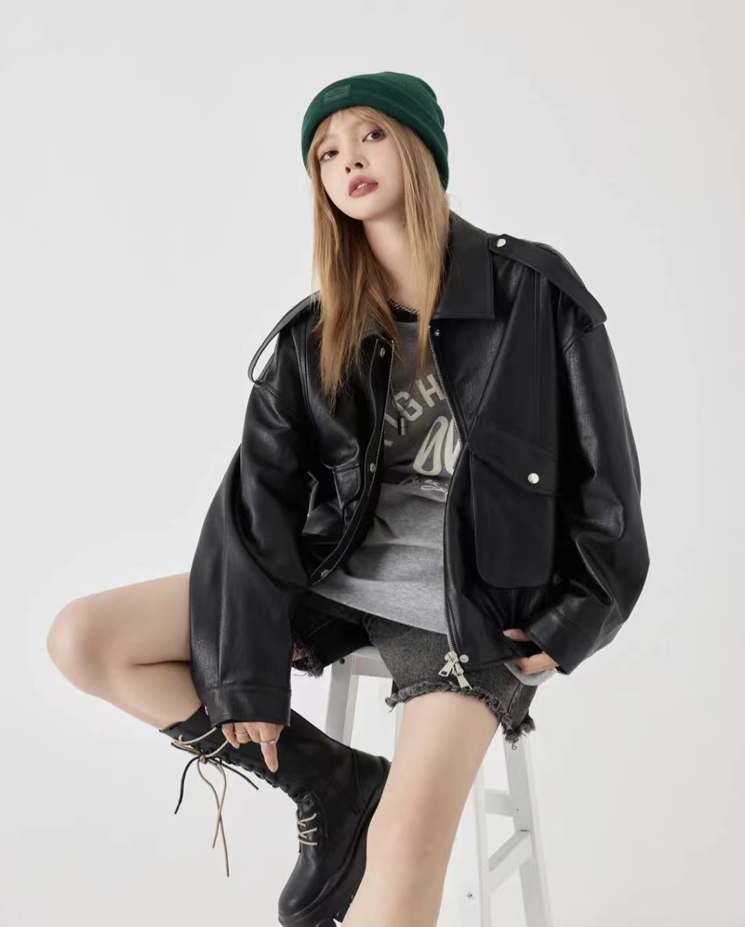 黑色机车皮衣搭配女秋冬,男士皮衣怎么搭配才显高级