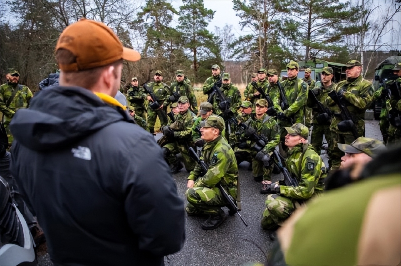 俄军攻破乌军两道防线？瑞典开启“全民皆兵”，川普手下反水