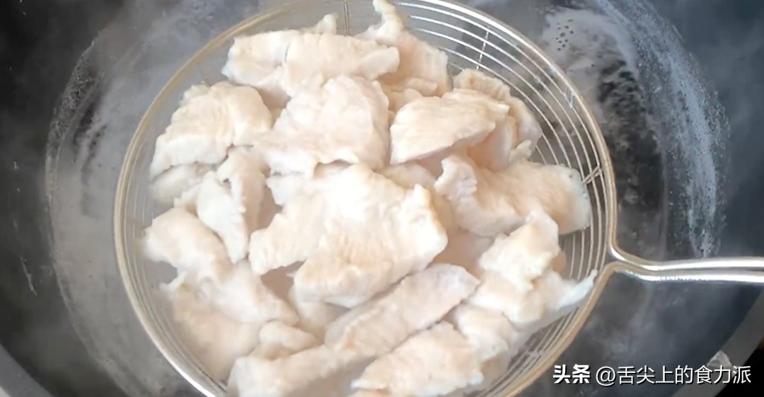 鸡身上“3个部位”有剧毒，医生怒斥：别给孩子吃，小心停止发育