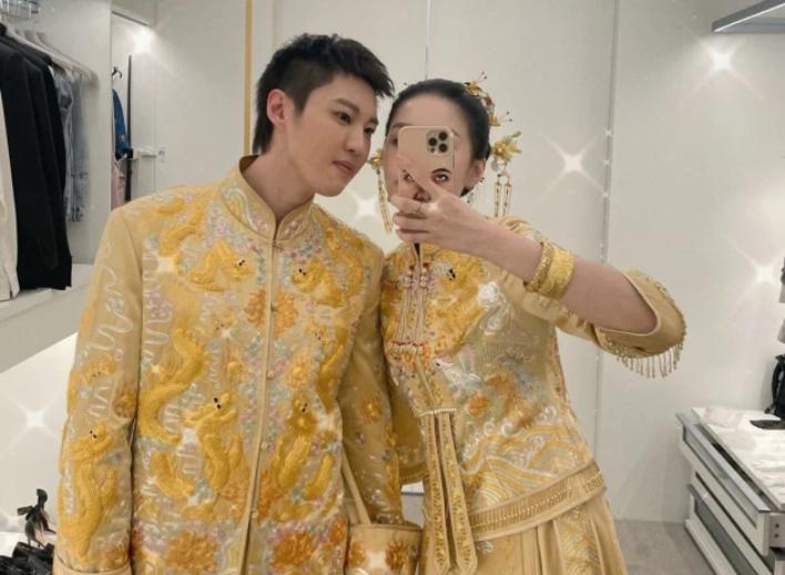 赵本山女儿晒结婚证件照,赵本山为女儿官宣恋情