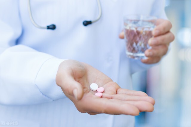 踢球膝盖扭伤长时间恢复不了,踢球大腿正面拉伤要休息多久