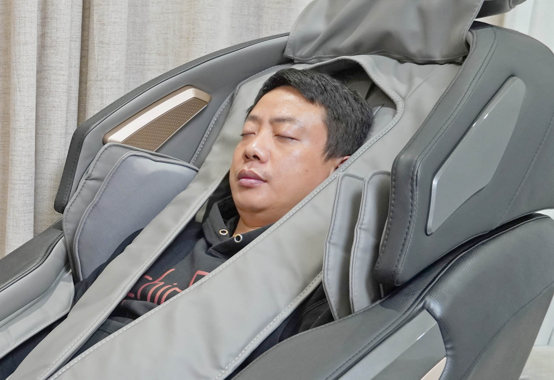 如何给老人选择按摩椅,老年人适合用按摩椅吗