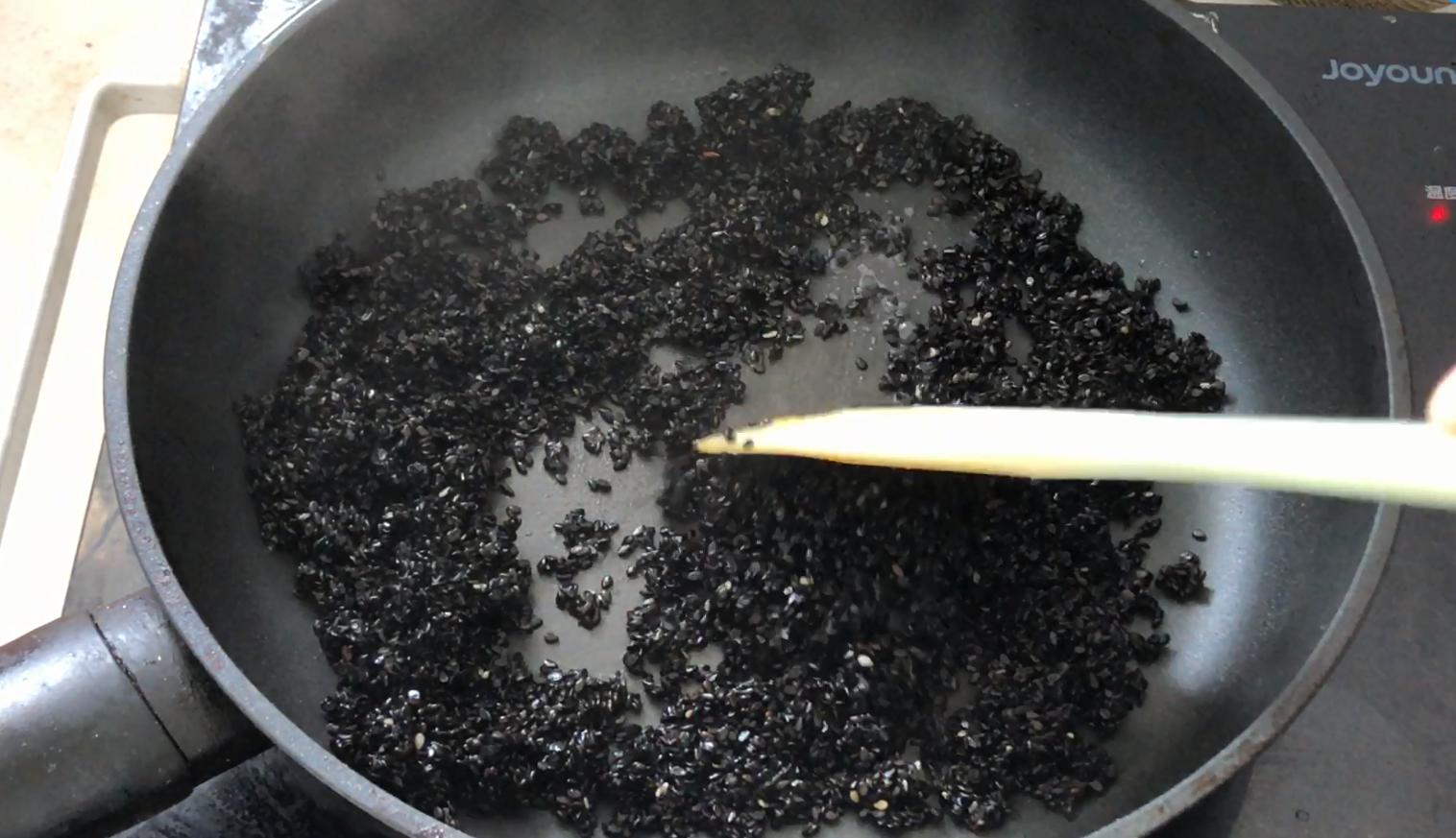 元宵节到底是吃月饼还是吃汤圆,元宵节是吃甜汤圆还是咸汤圆