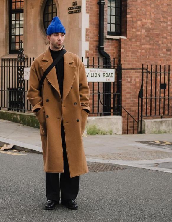 男士黑色大衣配灰色西裤,黑色开叉西裤冬天搭配大衣