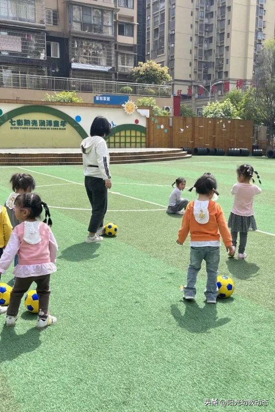 岳池县小学足球比赛,足球大比拼幼儿园游戏