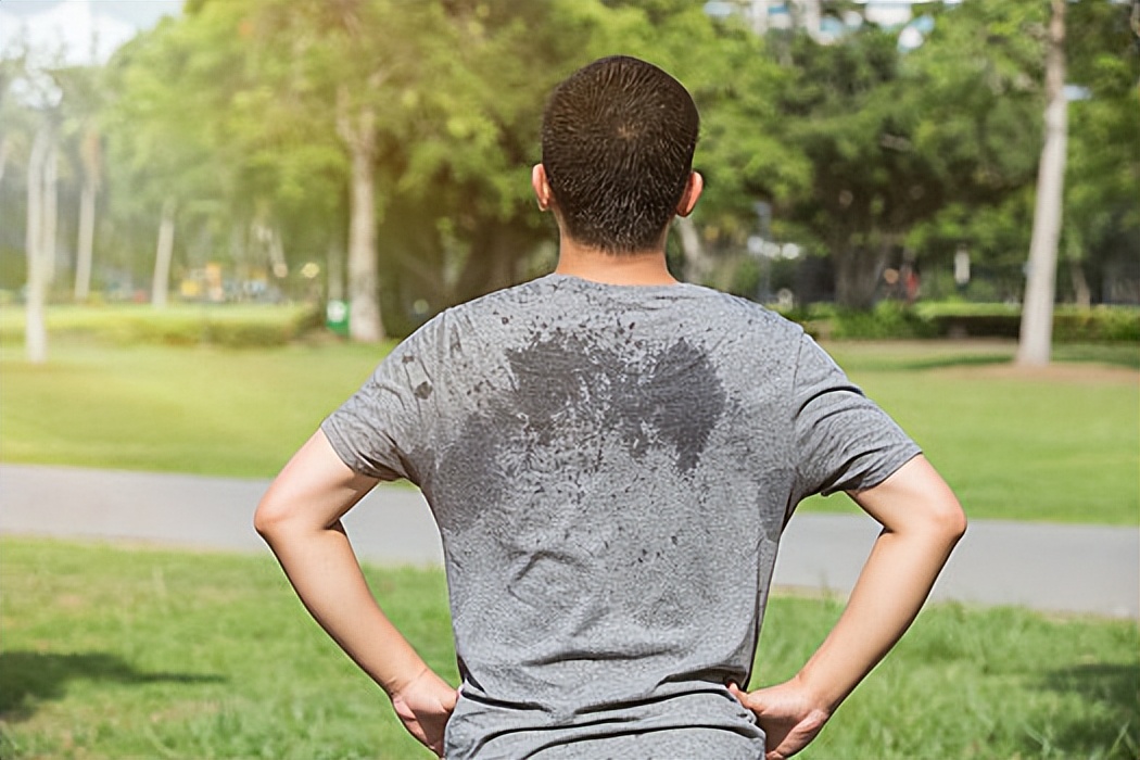 打扫房间发现儿子没用完尿不湿,儿子房间里发现卫生巾怎么办