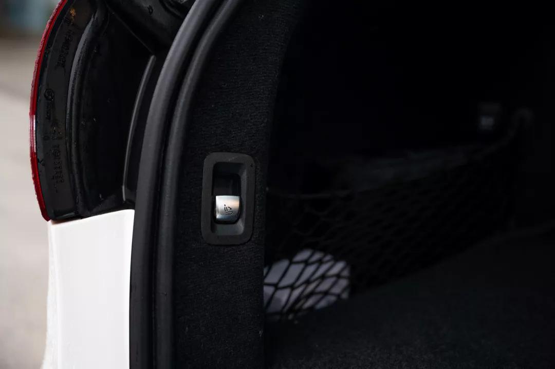 奔驰c200瓦罐6万公里二手价格,奔驰瓦罐c200