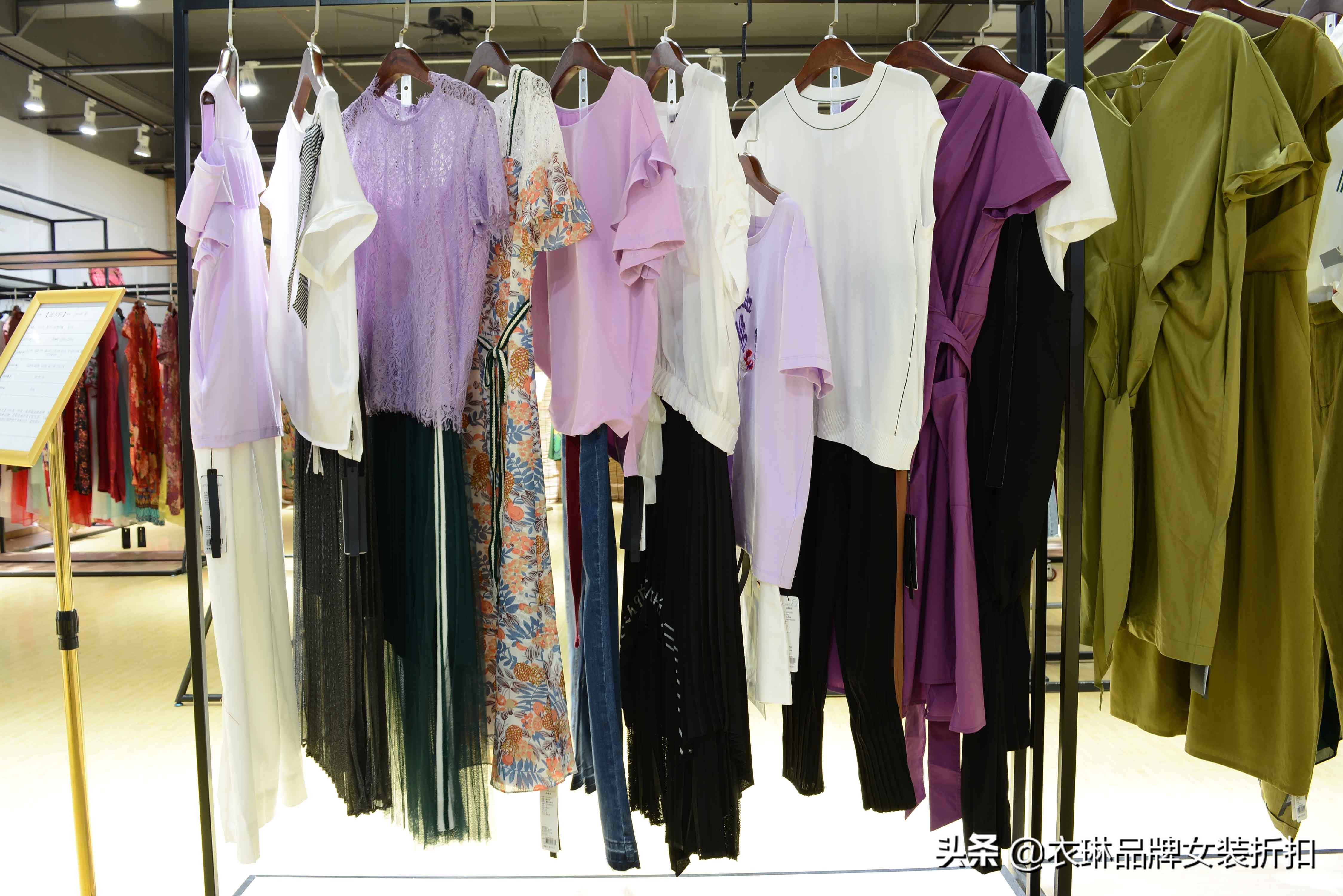 品牌折扣女装店开哪里好,折扣服装店生意不好怎么办