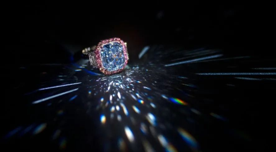 公开拍卖史上最大一颗蓝钻,228颗稀有蓝钻将拍卖